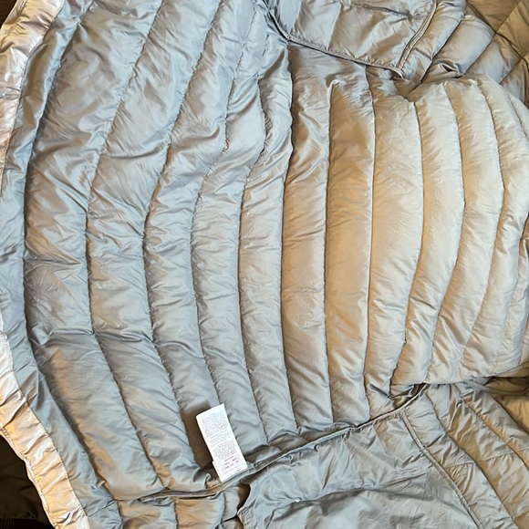 Mountain hardware coat silver grey color. Size SP - Picture 9 of 9